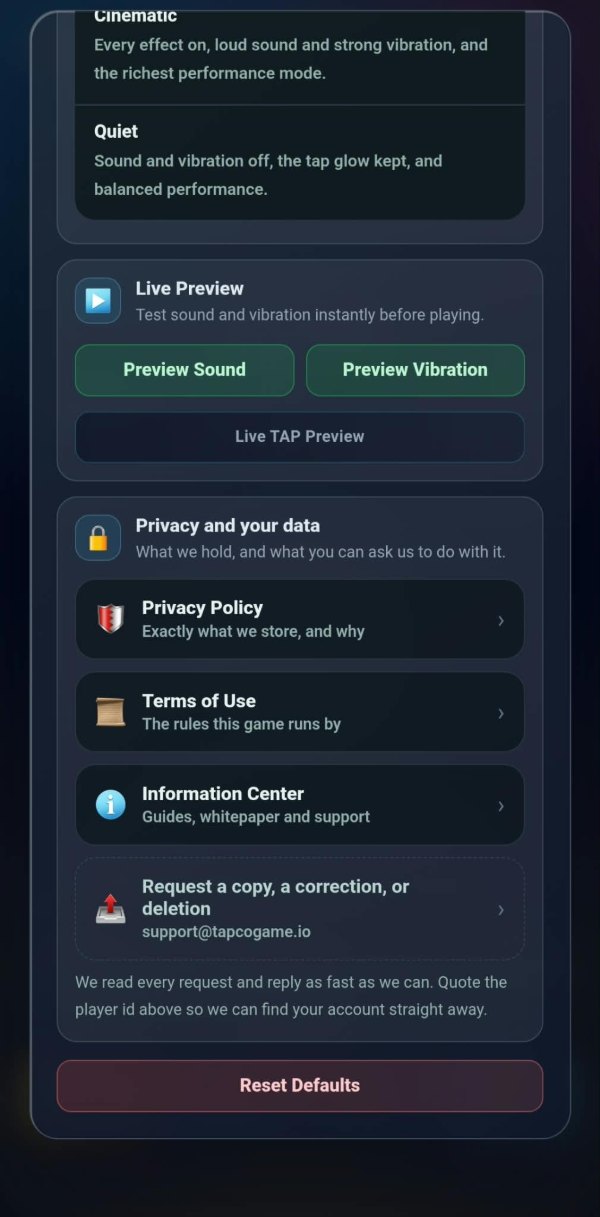 The bottom of the settings screen: live preview buttons for sound, vibration and a tap, then a privacy block with the privacy policy, terms of use, information centre, and a request line for a copy, a correction or a deletion, with a note to quote the player id, above a reset defaults button.